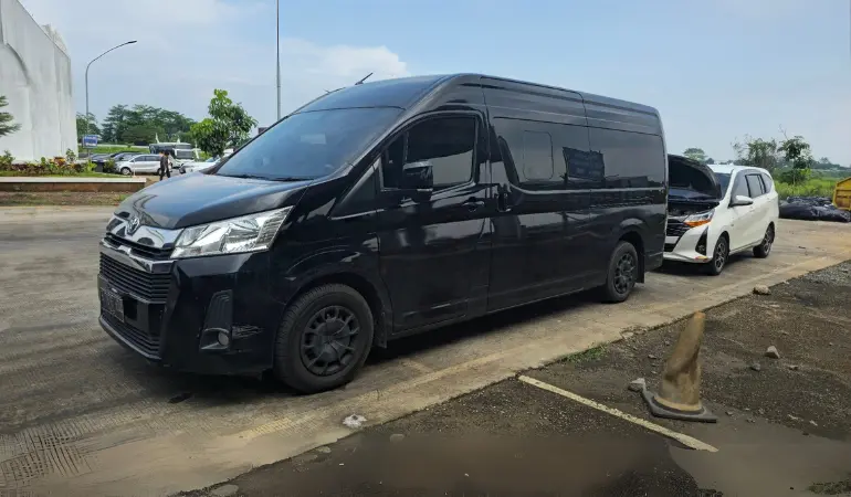 Sewa Hiace Premio JTM Trans